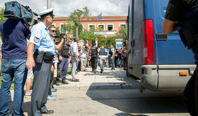 Άσυλο σε τρεις ακόμα χώρες ζήτησαν οι τρεις από τους οκτώ Τούρκους αξιωματικούς