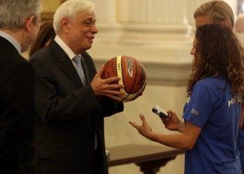 Ο Πρόεδρος της Δημοκρατίας τίμησε τις πρωταθλήτριες Ευρώπης στο μπάσκετ κωφών (φωτο)
