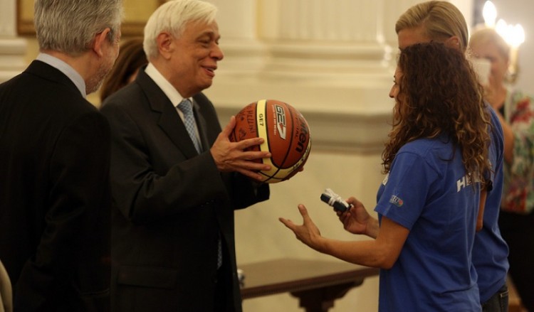 Ο Πρόεδρος της Δημοκρατίας τίμησε τις πρωταθλήτριες Ευρώπης στο μπάσκετ κωφών (φωτο)