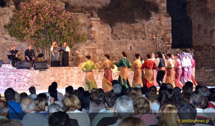 Συγκλόνισε παράσταση Ποντίων αφιερωμένη στον πατέρα, στο Λαύριο Αττικής (φωτο, βίντεο)