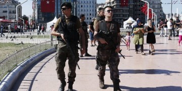 Η Τουρκία ψάχνει να στρατολογήσει 30.000 νέους στρατιωτικούς