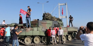 Πώς βγήκαν τα τανκς στις γέφυρες του Βοσπόρου κατά τη διάρκεια του πραξικοπήματος