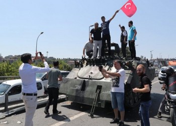 Ξηλώνει και τους δικαστικούς ο Ερντογάν