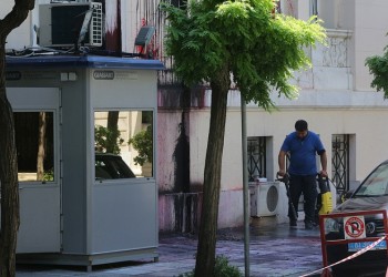 Μπογιές από τον Ρουβίκωνα στην πρεσβεία της Τουρκίας στην Αθήνα (φωτο)