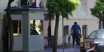 Μπογιές από τον Ρουβίκωνα στην πρεσβεία της Τουρκίας στην Αθήνα (φωτο)