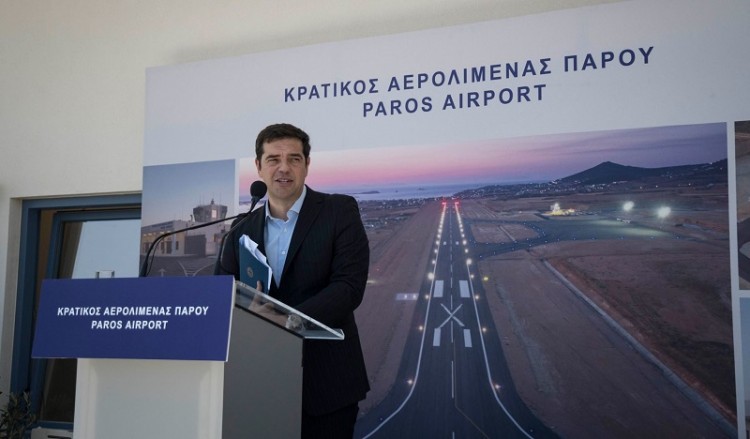 Τσίπρας: Το αεροδρόμιο της Πάρου ανήκει στο λαό