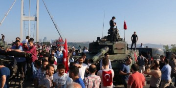 Τι γίνεται με την απόπειρα πραξικοπήματος στην Τουρκία – Δεκάδες νεκροί, χιλιάδες τραυματίες (φωτο-βίντεο)