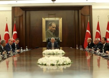 Απαγόρευση εξόδου από την Τουρκία στους δημοσίους υπαλλήλους