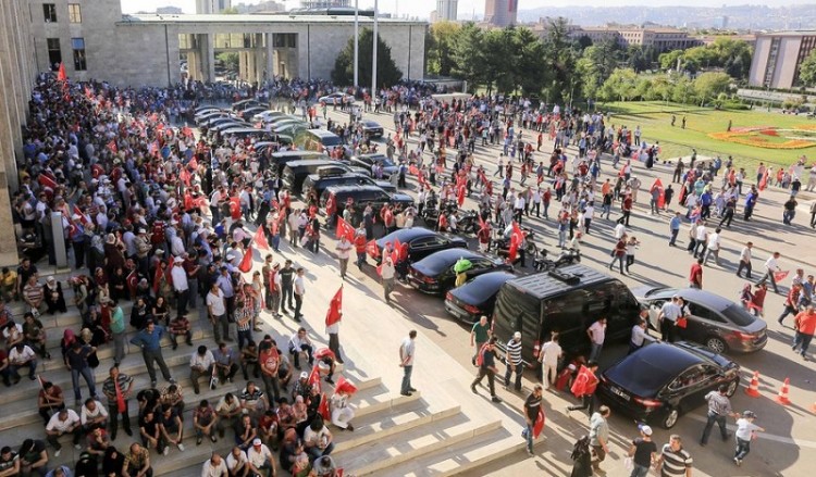 Δημοσιογράφος Politico: Πίσω από το πραξικόπημα θα μπορούσε να βρίσκεται ο Ερντογάν