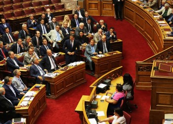 Πέρασε κατά πλειοψηφία ο νέος εκλογικός νόμος