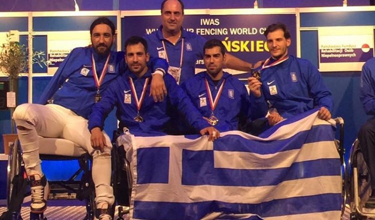 Χρυσά μετάλλια σε ξιφασκία με αμαξίδιο και ποδηλασία δρόμου