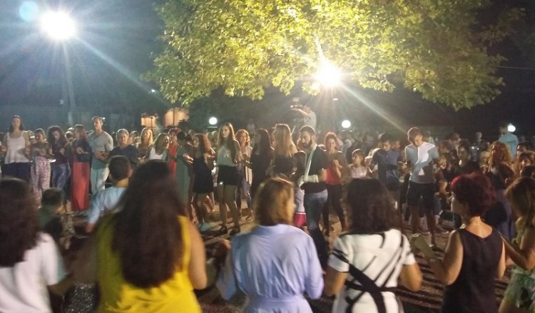 «Βούλιαξε» το Μπαμπαλιό στο συναπάντημα των Ποντίων (φωτο)