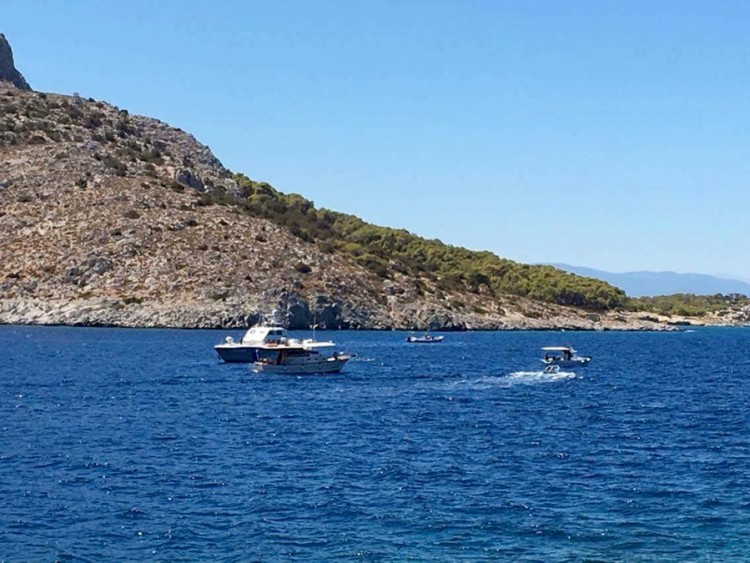 Τραγικός ο απολογισμός από τον εμβολισμό σκάφους στην Αίγινα (φωτο)