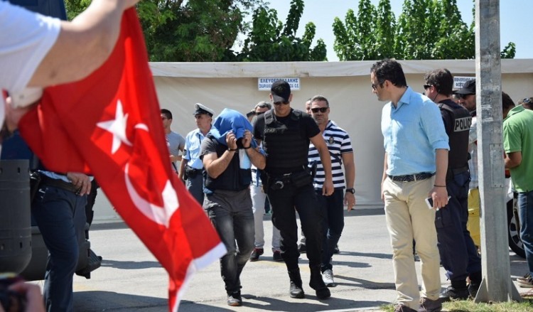 Εξετάστηκε το αίτημα ασύλου ενός εκ των 8 Τούρκων στρατιωτικών