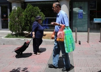 Ο ρόλος του «κουβαλητή» φθείρει τους άνδρες ψυχικά και σωματικά