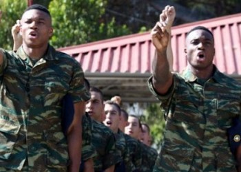 Ορκίστηκαν οι Αντετοκούνμπο μαζί με άλλους νεοσύλλεκτους