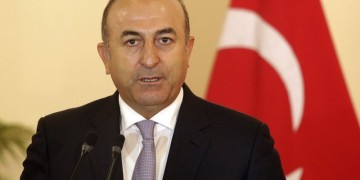 Τσαβούσογλου: Τουρκία και Ρωσία θα συζητήσουν για την αποχώρηση των Κούρδων του YPG από Μένμπετζ-Κομπάνι της Συρίας