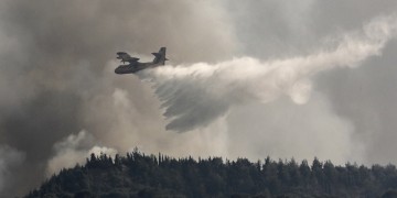 Σε ύφεση οι φωτιές στην Εύβοια