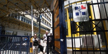 Covid-19: Ο Γιάννης Πλακιωτάκης μεταφέρθηκε σε ΜΕΘ