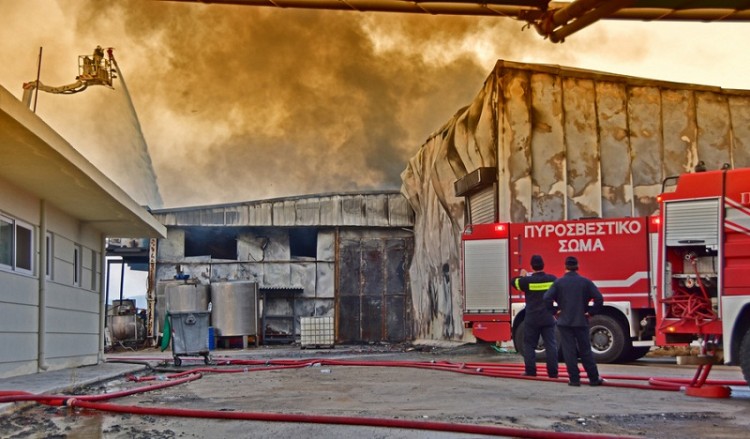 Φωτιά στο Κατράκειο Θέατρο Νίκαιας 2