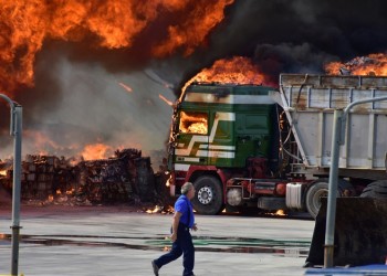 Μεγάλη φωτιά σε εργοστάσιο στην Αργολίδα (φωτο)