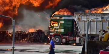 Μεγάλη φωτιά σε εργοστάσιο στην Αργολίδα (φωτο)
