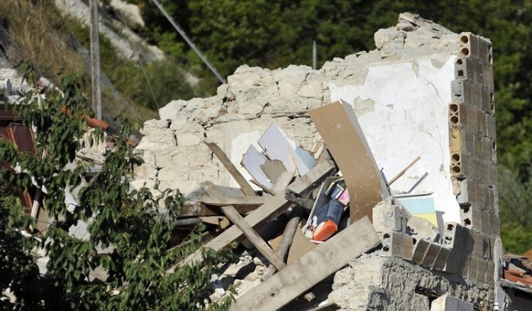Ιταλία: Σβήνουν οι ελπίδες για επιζώντες στα ερείπια