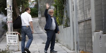 Θρίλερ με τις τηλεοπτικές άδειες