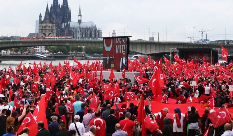 Τριγμοί στις σχέσεις Τουρκίας-Γερμανίας για το απαγορευμένο βίντεο Ερντογάν