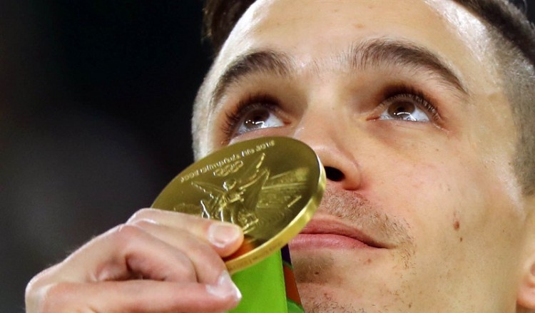 Ο Λευτέρης Πετρούνιας προσφέρει το χρηματικό έπαθλο του χρυσού μεταλλίου στους πυρόπληκτους της Αυστραλίας 3