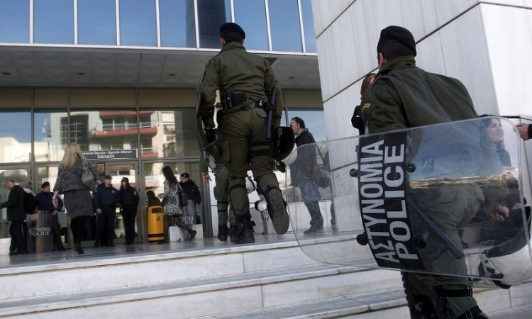 Στο αυτόφωρο οδηγούνται Σακκάς και Σεϊσίδης