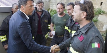 Ρέντσι: Τουλάχιστον 120 οι νεκροί από το σεισμό