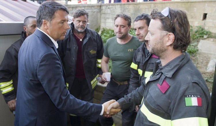 Ρέντσι: Τουλάχιστον 120 οι νεκροί από το σεισμό