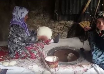 Το ψήσιμο του ψωμιού στο Ουζουνγκιόλ-Σαράχο (βίντεο)