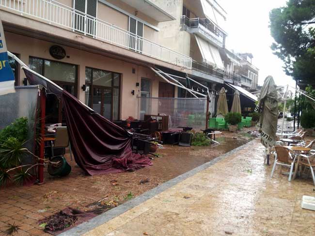 Μεγάλες καταστροφές από τον ανεμοστρόβιλο στην Ηλεία (βίντεο) - Media Gallery