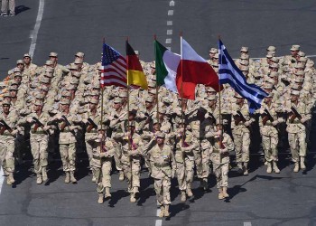 Εντυπωσιακή στρατιωτική παρέλαση για τα 25 χρόνια ανεξαρτησίας της Αρμενίας (φωτο)