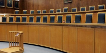 Εδώλιο για Σμπώκο και άλλους πέντε ζητά η εισαγγελέας για τις μίζες στα εξοπλιστικά
