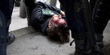 Γαλλία: Βίαια επεισόδια μεταξύ διαδηλωτών και αστυνομίας (φωτο, βίντεο)