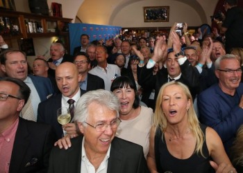 Νέα εκλογική ήττα Μέρκελ δείχνουν τα exit polls