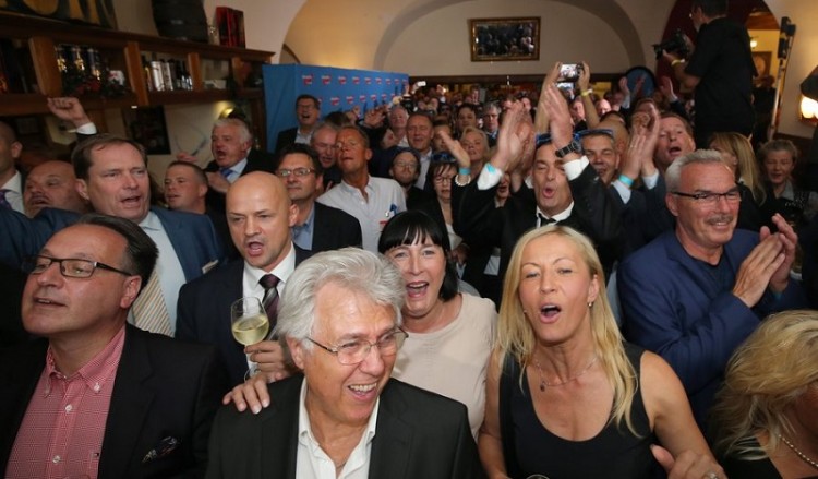 Νέα εκλογική ήττα Μέρκελ δείχνουν τα exit polls