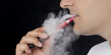 Ηλεκτρονικό τσιγάρο τέλος στους δημόσιους χώρους
