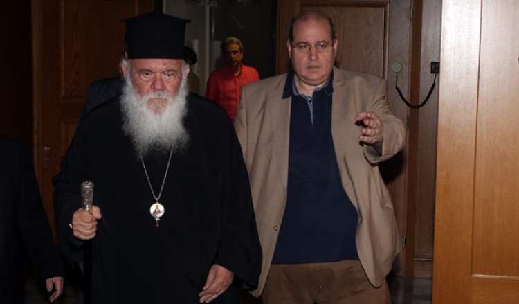 Ιερώνυμος: Προβληματικός άνθρωπος ο Φίλης – Τι απαντά ο υπουργός Παιδείας