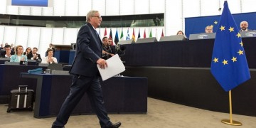 Ο Γιούνκερ δεν θα είναι υποψήφιος για δεύτερη θητεία στην ΕΕ