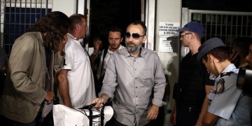 Εκτός τηλεοπτικών αδειών ο Καλογρίτσας