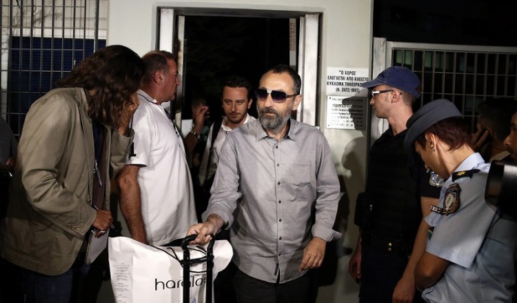 Εκτός τηλεοπτικών αδειών ο Καλογρίτσας