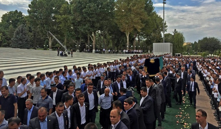 Ουζμπεκιστάν: Κηδεύτηκε ο Καρίμοφ (βίντεο)