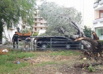 Κακοκαιρία στη δυτική Ελλάδα – Μπουρίνι στην Πάτρα, ανεμοστρόβιλος στη Ζάκυνθο