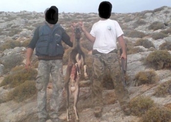Φρίκη στην Κρήτη: Ποζάρουν περήφανοι με σκοτωμένα κρι-κρι!