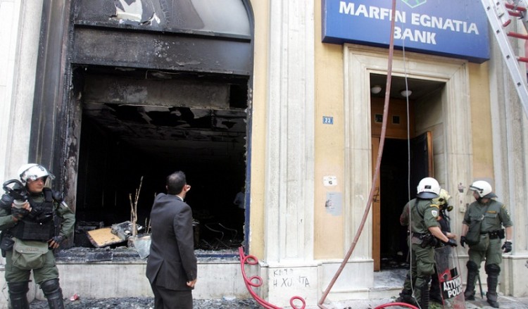 Marfin: Παραιτείται το Δημόσιο από την αναίρεση για την αποζημίωση στις οικογένειες των θυμάτων 2