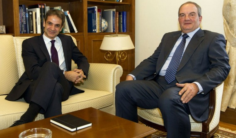 Συνάντηση Μητσοτάκη-Καραμανλή για τα μάτια της ενότητας